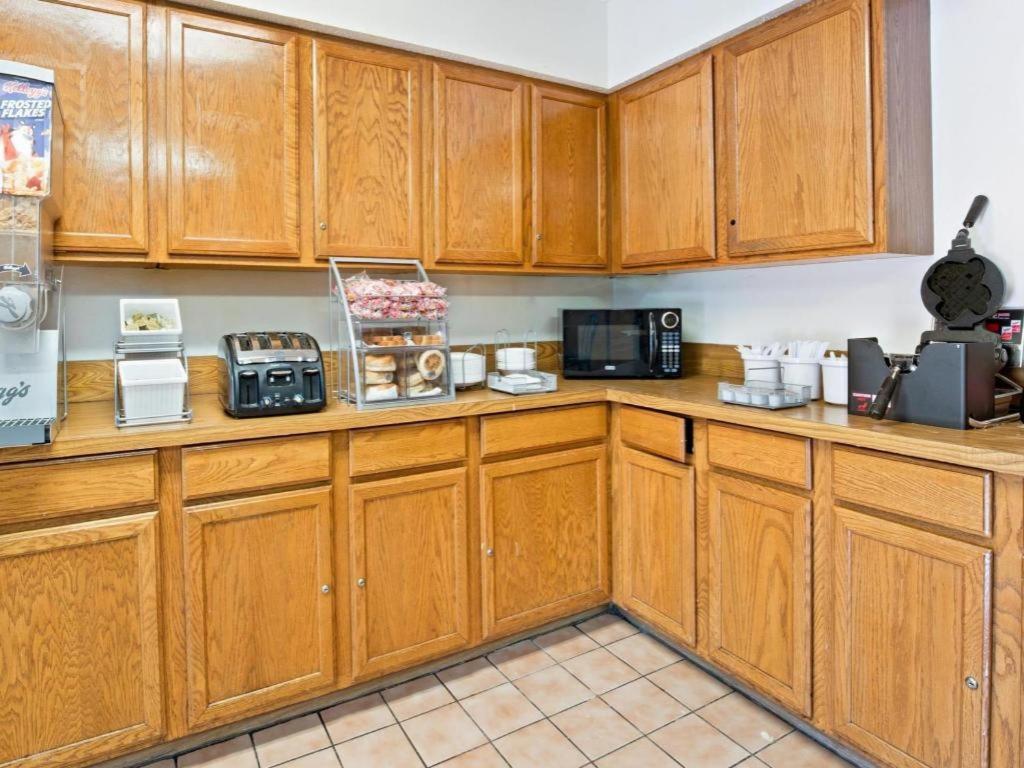Super 8 By Wyndham Plano/Dallas Area Zewnętrze zdjęcie