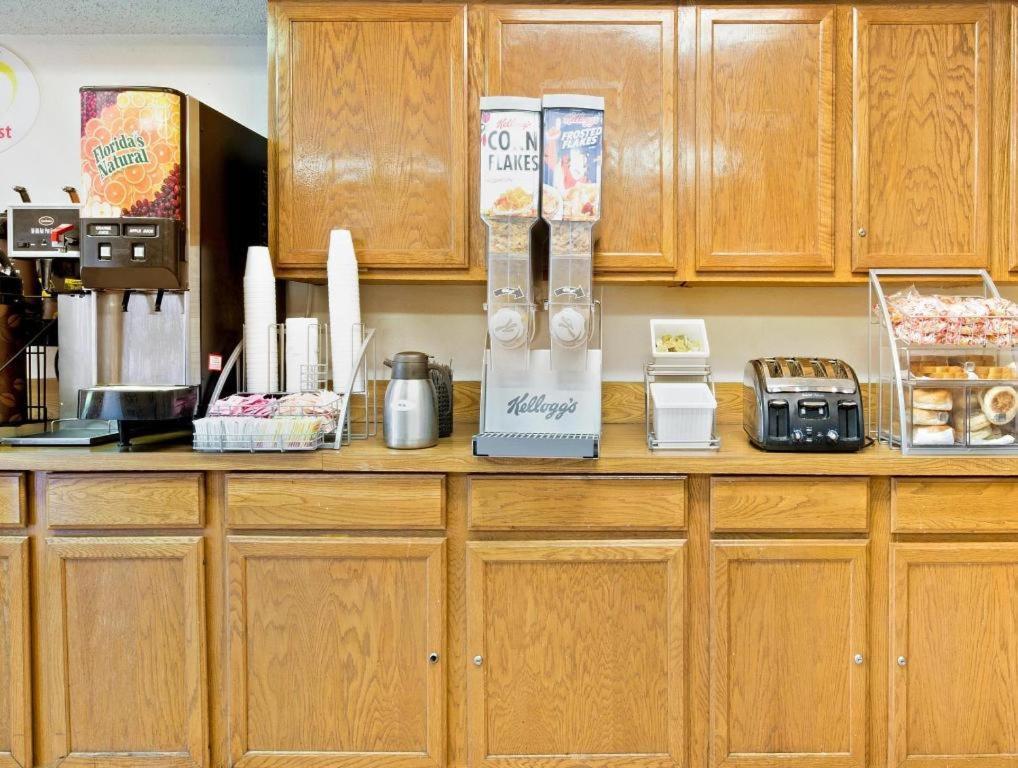 Super 8 By Wyndham Plano/Dallas Area Zewnętrze zdjęcie